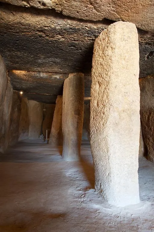 Los Dolmenes Antequera 3*,